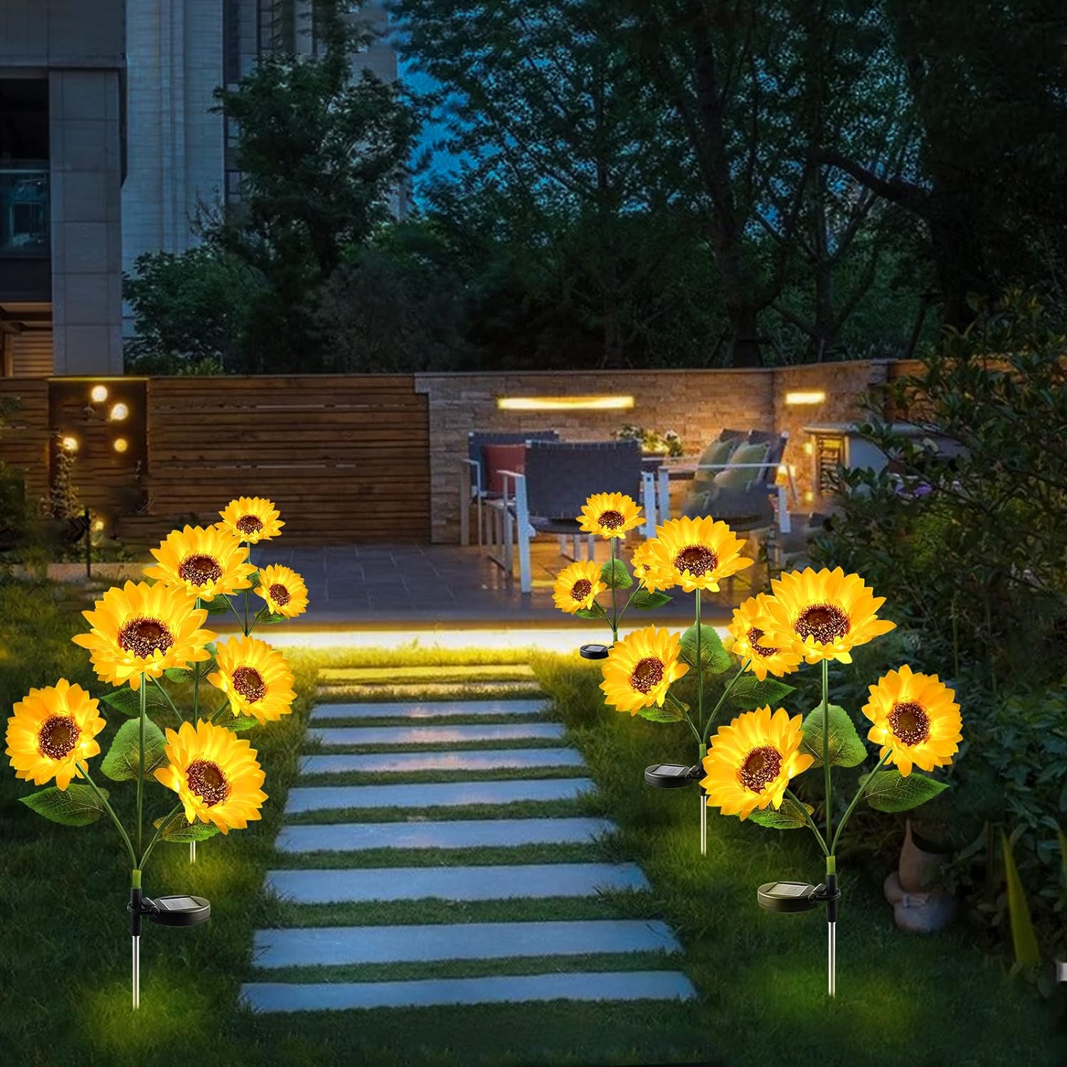 Photo de scène de lumière sur piquet à LED de tournesols solaires