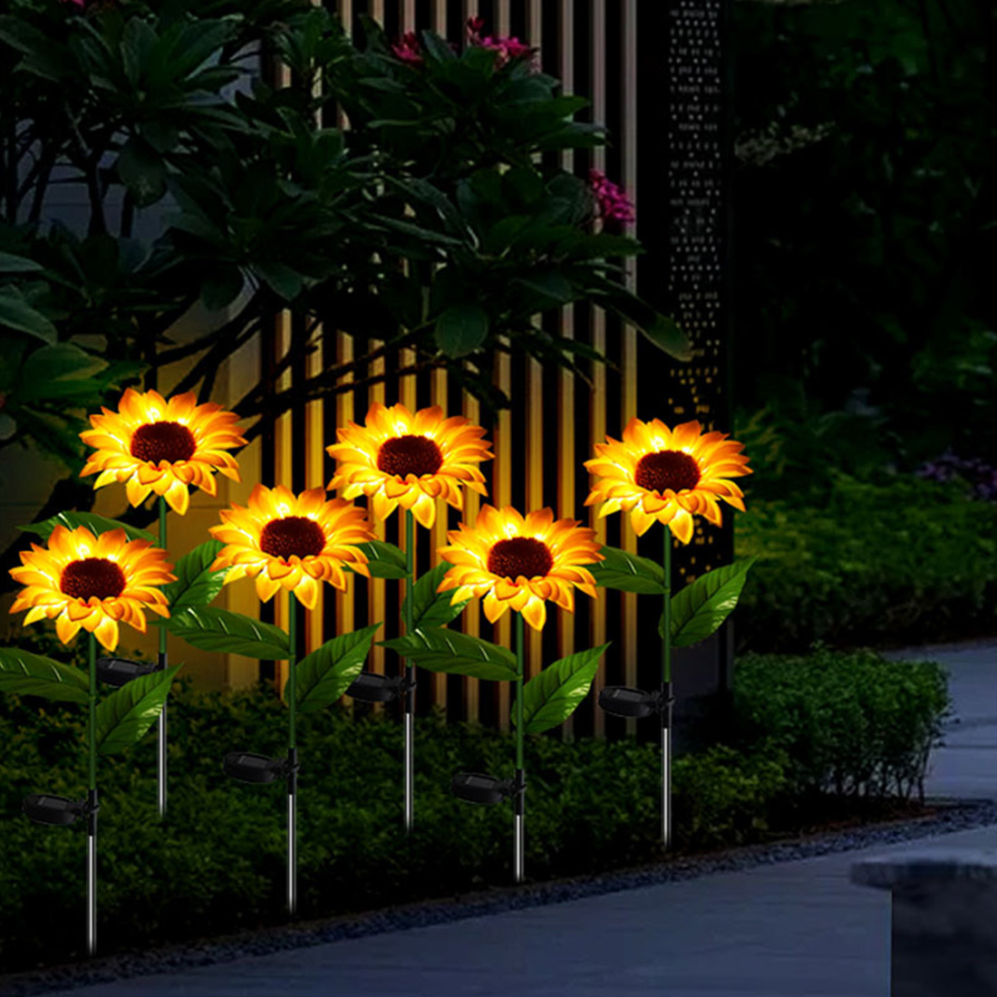 Photo de scène de lumière sur piquet à LED de tournesols solaires